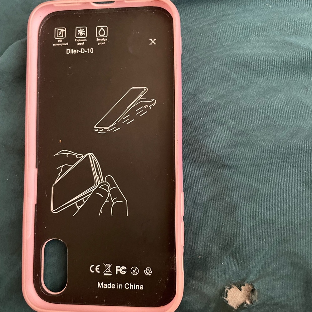 Selling a iPhone XS gameboy phone case